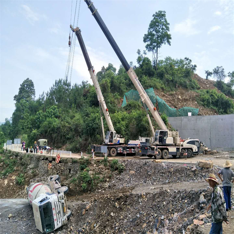 邯郸峰峰矿汽车掉沟里叫吊车救援要多少钱